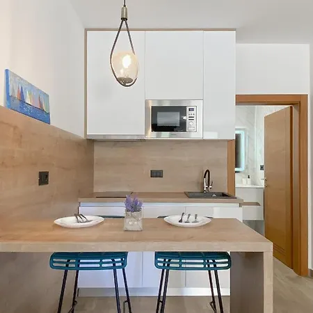 Apartment Lory 2, Centrum,brand New,wi-fi,100m From Baska Voda