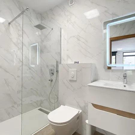Lory 2, Centrum,brand New,wi-fi,100m From