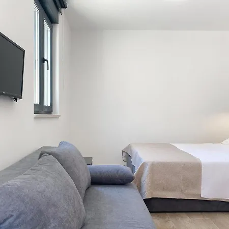 Lory 2, Centrum,brand New,wi-fi,100m From