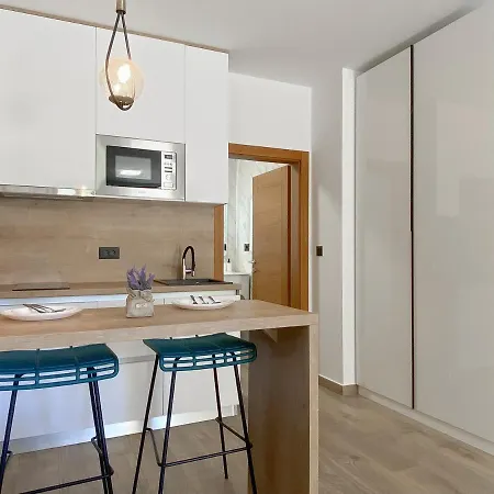 Apartment Lory 2, Centrum,brand New,wi-fi,100m From Baska Voda