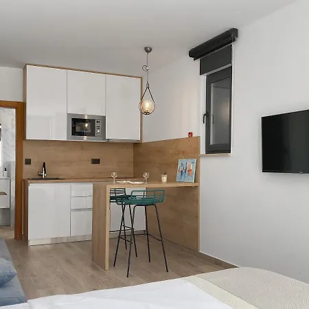 Apartment Lory 2, Centrum,brand New,wi-fi,100m From Baska Voda